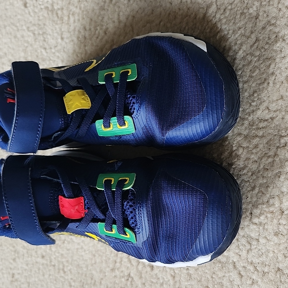 Nike Kyrie Flytrap 4 Shoes size 2.5 - Picture 2 of 3